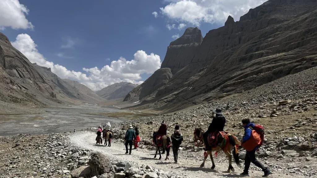 on the way from darchen to dirapuk