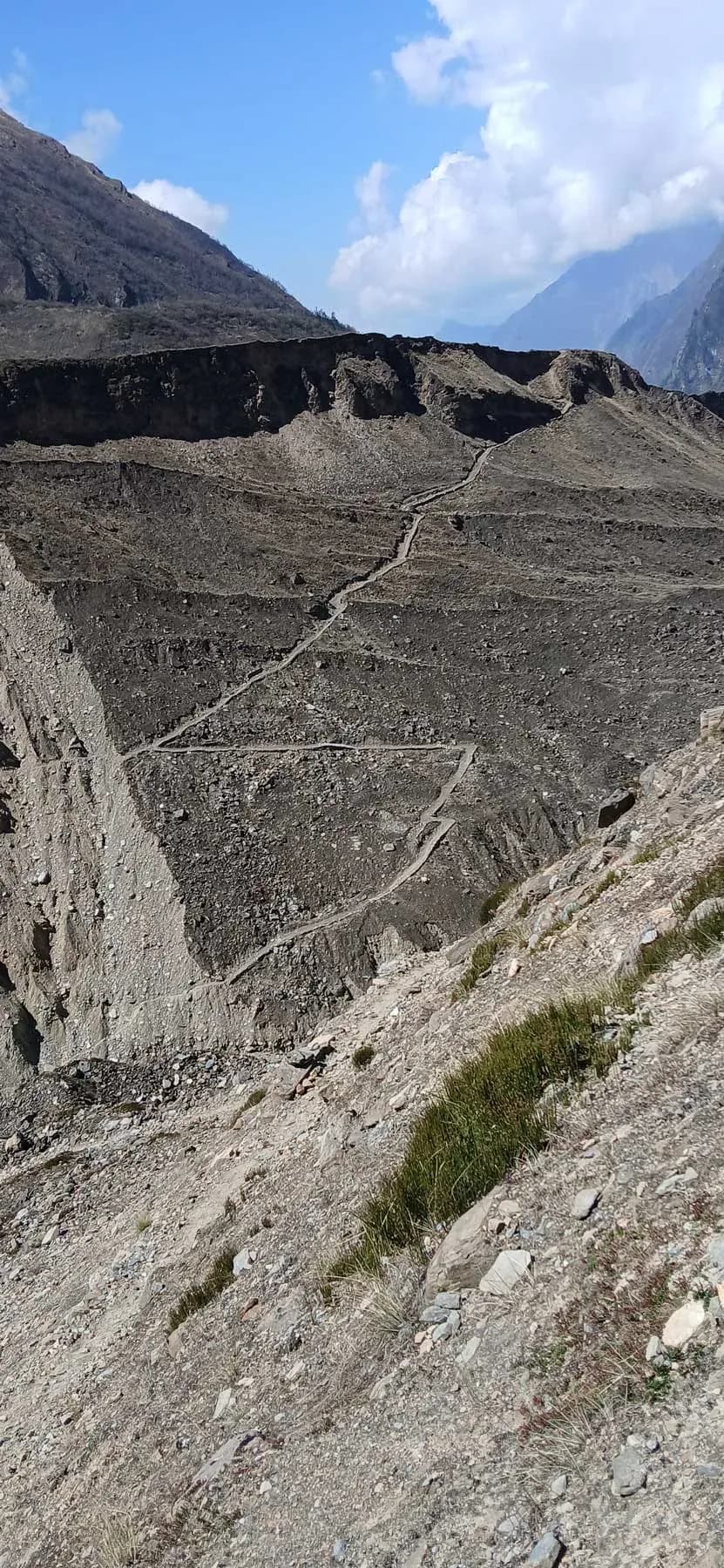 on the way to glacier camp around dhaulagiri trek