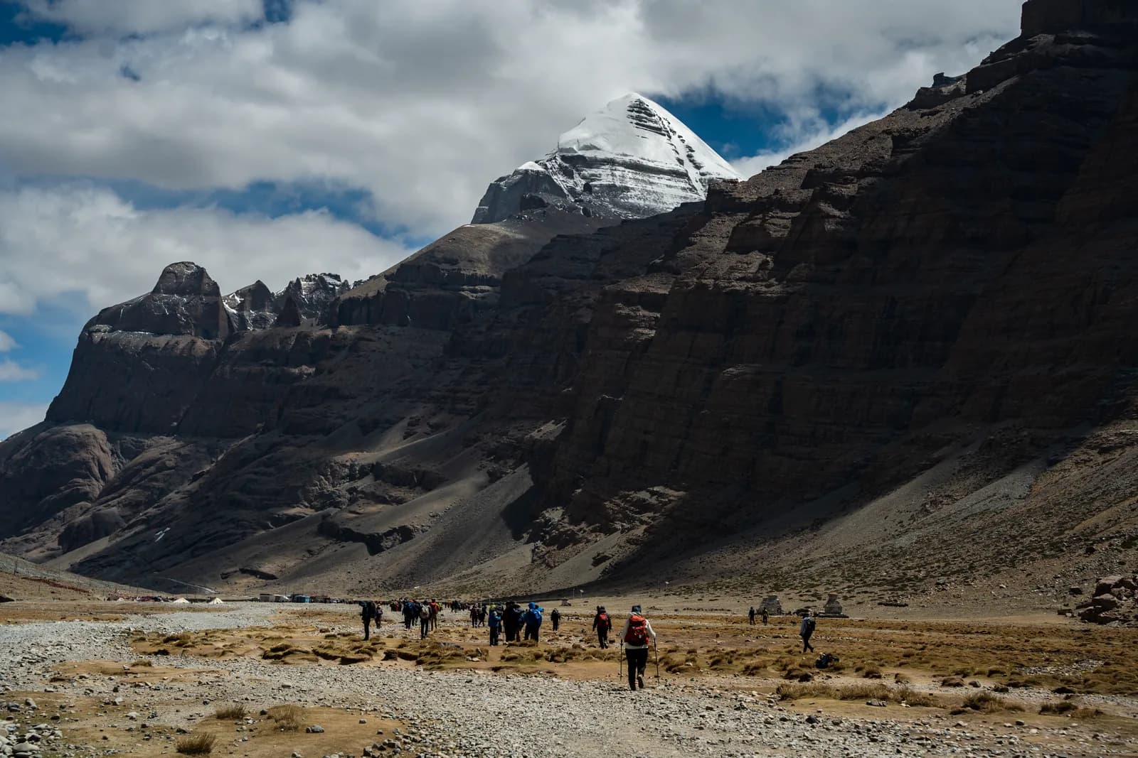 Pilgrims setting off on the Kailash Kora from Yam Dwar