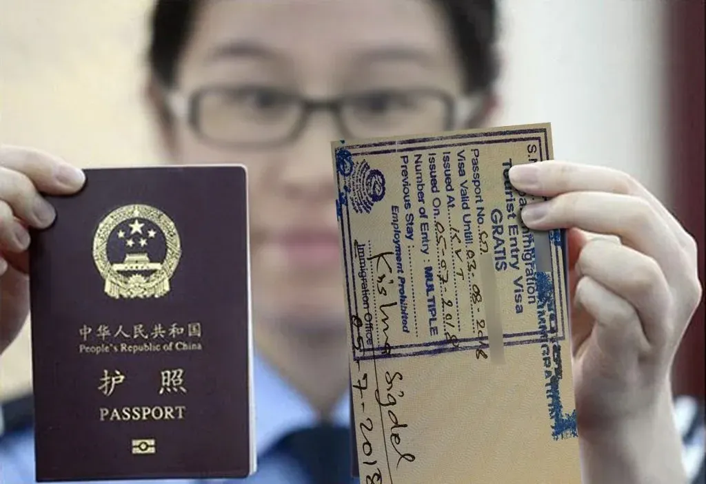 Essential visas for Tibet travel: Gratis Visa (Visa for free) in Nepal and Chinese visa. These documents are necessary for visiting Tibet.